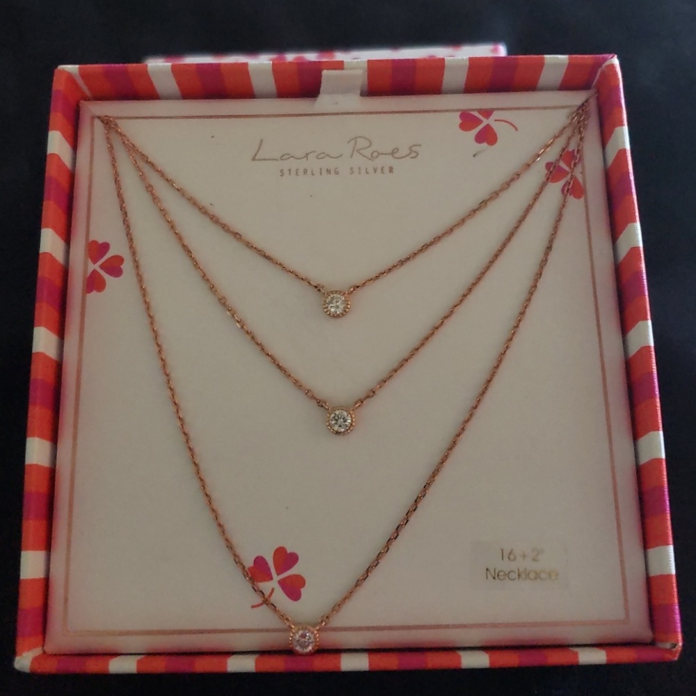 Lara Roes necklace